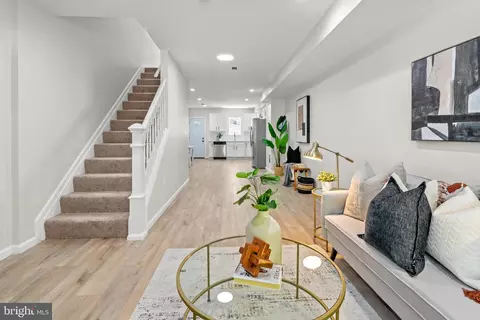 Entry Way - 2813 Kirk Ave, Baltimore, MD 21218 photo 1 of 11