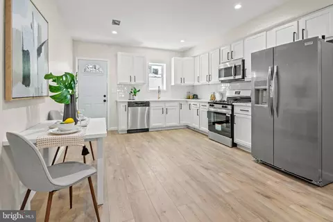 Entry Way - 2813 Kirk Ave, Baltimore, MD 21218 photo 3 of 11