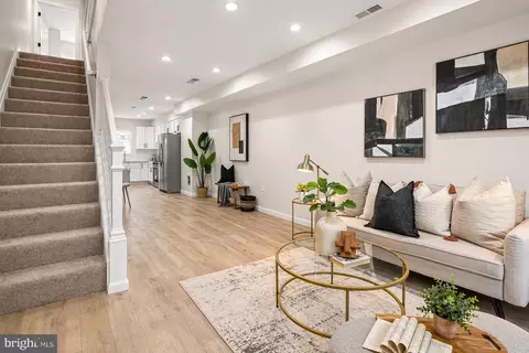 Entry Way - 2813 Kirk Ave, Baltimore, MD 21218 photo 11 of 11