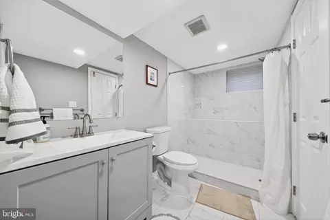 Bath - 303 E Melrose Ave, Baltimore, MD 21212 photo 3 of 3