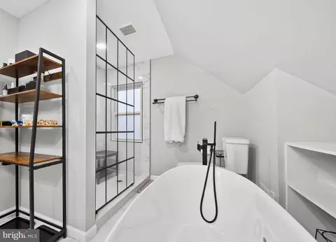 Bath - 303 E Melrose Ave, Baltimore, MD 21212 photo 2 of 3