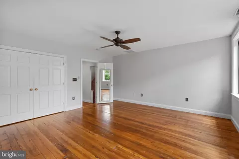 Bedroom - 2038 E Pratt St, Baltimore, MD 21231 photo 1 of 2