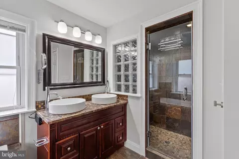 Bath - 2038 E Pratt St, Baltimore, MD 21231 photo 2 of 3