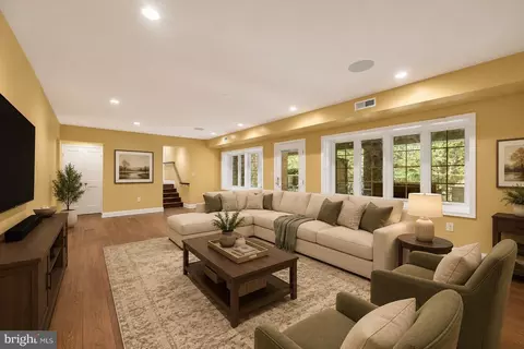 Living - 904 Bellemore Rd, Baltimore, MD 21210 photo 5 of 5
