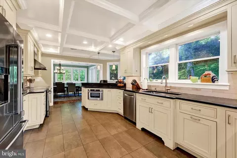 Kitchen - 904 Bellemore Rd, Baltimore, MD 21210 photo 4 of 6