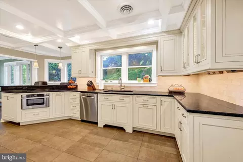 Kitchen - 904 Bellemore Rd, Baltimore, MD 21210 photo 3 of 6