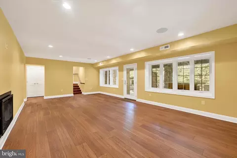 Living - 904 Bellemore Rd, Baltimore, MD 21210 photo 4 of 5