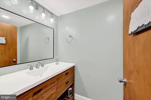 Bath - 904 Bellemore Rd, Baltimore, MD 21210 photo 10 of 10