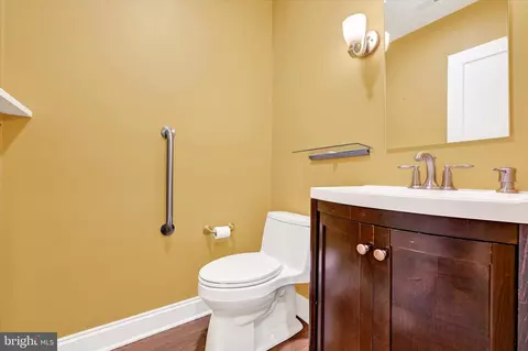 Bath - 904 Bellemore Rd, Baltimore, MD 21210 photo 9 of 10