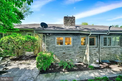 Exterior - 904 Bellemore Rd, Baltimore, MD 21210 photo 6 of 15