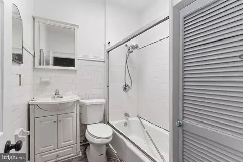 Bath - 1618 E 29th St, Baltimore, MD 21218 photo 3 of 5