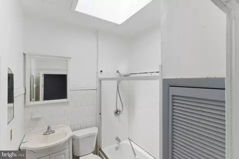 Bath - 1618 E 29th St, Baltimore, MD 21218 photo 4 of 5