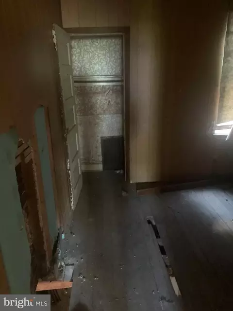 1637 Appleton St, Baltimore, MD 21217 photo 4