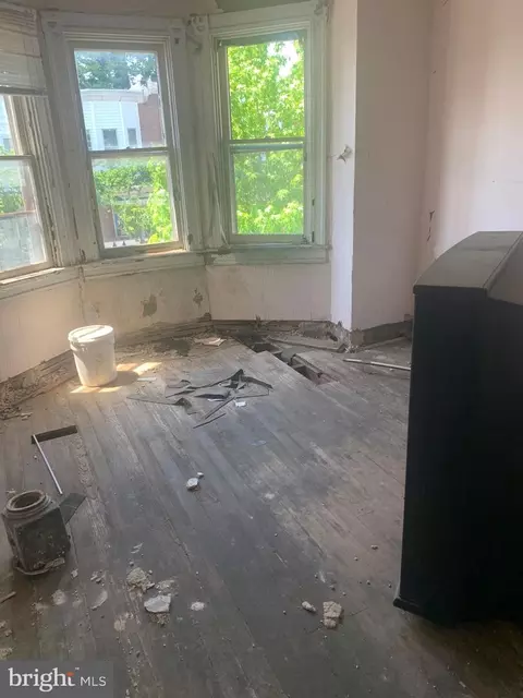 1637 Appleton St, Baltimore, MD 21217 photo 5