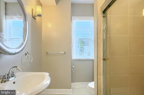 Bath - 306 Penn St, Baltimore, MD 21230 photo 3 of 5