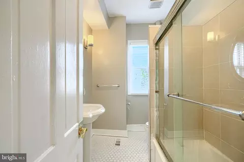 Bath - 306 Penn St, Baltimore, MD 21230 photo 2 of 5