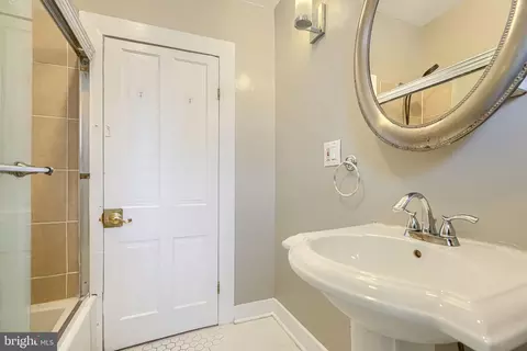 Bath - 306 Penn St, Baltimore, MD 21230 photo 4 of 5