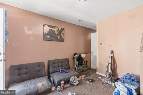 Entry Way - 3709 Mount Pleasant Ave, Baltimore, MD 21224 photo 1 of 10