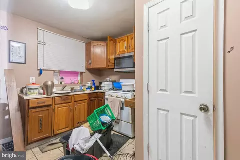 Entry Way - 3709 Mount Pleasant Ave, Baltimore, MD 21224 photo 3 of 10