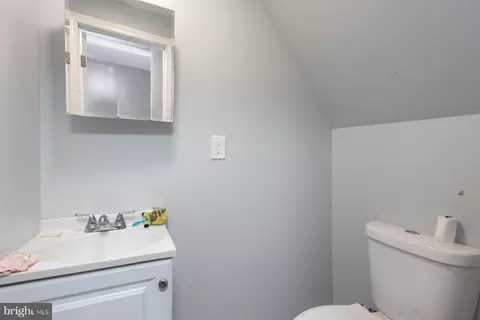 Entry Way - 3709 Mount Pleasant Ave, Baltimore, MD 21224 photo 5 of 10