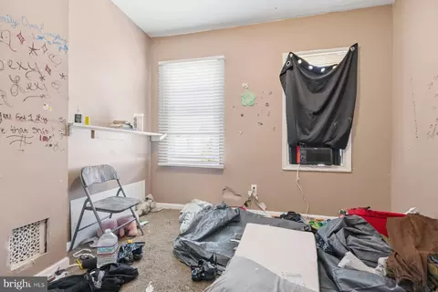 Bedroom - 3709 Mount Pleasant Ave, Baltimore, MD 21224 photo 3 of 3