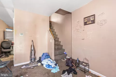 Entry Way - 3709 Mount Pleasant Ave, Baltimore, MD 21224 photo 9 of 10