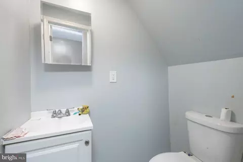 Entry Way - 3709 Mount Pleasant Ave, Baltimore, MD 21224 photo 4 of 10