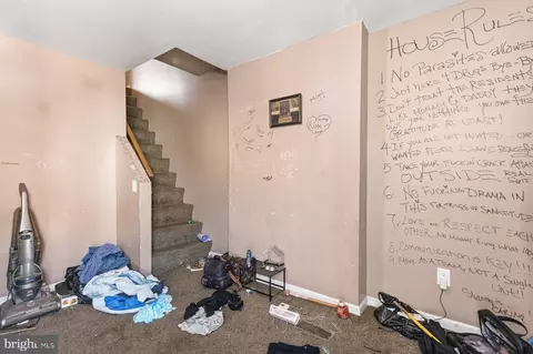 Entry Way - 3709 Mount Pleasant Ave, Baltimore, MD 21224 photo 2 of 10
