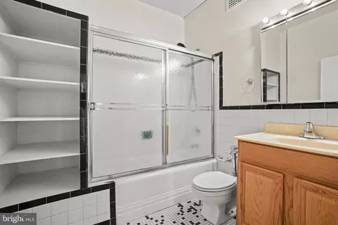 Bath - 1 E Chase St #401, Baltimore, MD 21202 photo 2 of 3