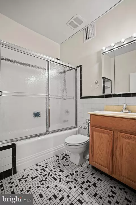 Bath - 1 E Chase St #401, Baltimore, MD 21202 photo 3 of 3