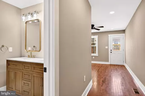 Entry Way - 1342 Andre St, Baltimore, MD 21230 photo 5 of 14