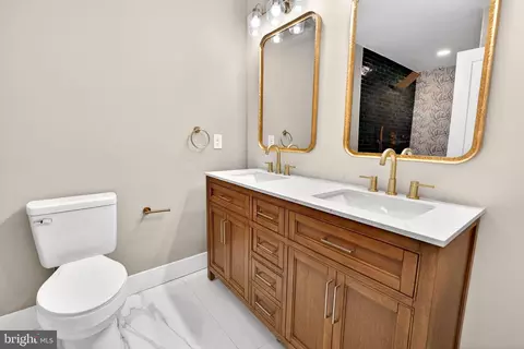 Bath - 1342 Andre St, Baltimore, MD 21230 photo 7 of 12