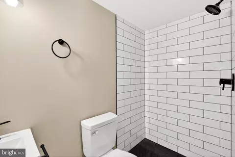Bath - 1342 Andre St, Baltimore, MD 21230 photo 11 of 12