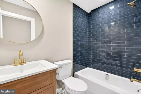 Bath - 1342 Andre St, Baltimore, MD 21230 photo 8 of 12