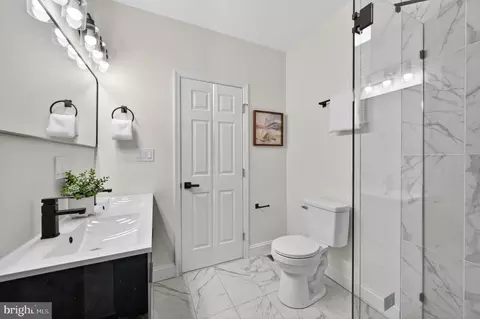 Bath - 3909 Norfolk Ave, Baltimore, MD 21216 photo 3 of 8