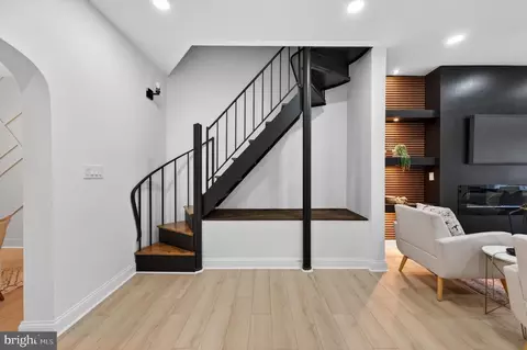Entry Way - 3909 Norfolk Ave, Baltimore, MD 21216 photo 1 of 10