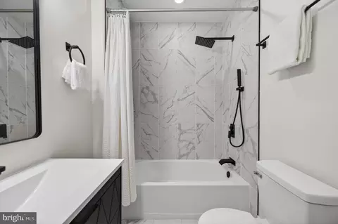 Bath - 3909 Norfolk Ave, Baltimore, MD 21216 photo 5 of 8