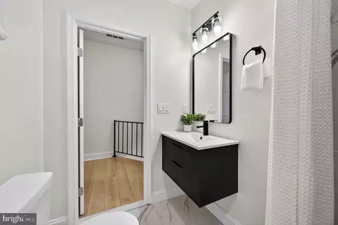 Bath - 3909 Norfolk Ave, Baltimore, MD 21216 photo 6 of 8