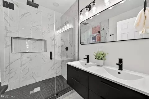 Bath - 3909 Norfolk Ave, Baltimore, MD 21216 photo 1 of 8
