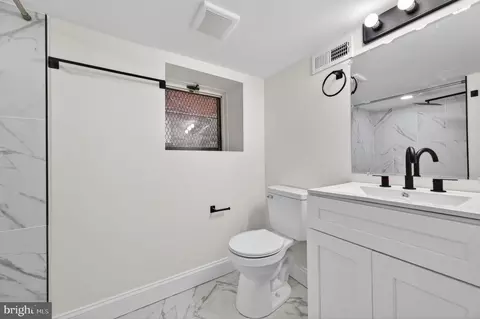 Bath - 3909 Norfolk Ave, Baltimore, MD 21216 photo 7 of 8