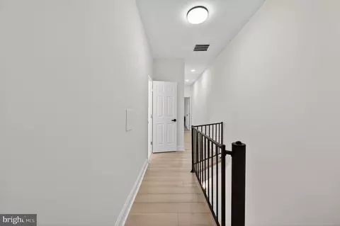Entry Way - 3909 Norfolk Ave, Baltimore, MD 21216 photo 8 of 10