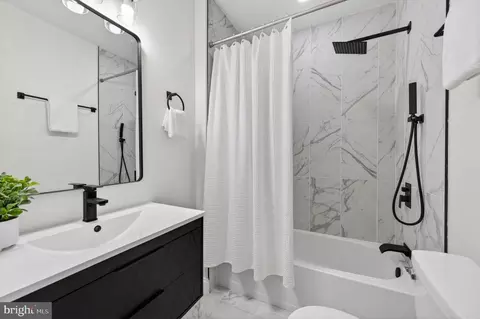 Bath - 3909 Norfolk Ave, Baltimore, MD 21216 photo 4 of 8