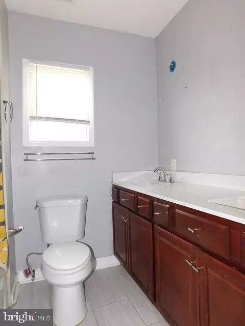 Bath - 4429 Powell Ave, Baltimore, MD 21206 photo 1 of 4
