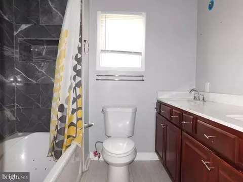 Bath - 4429 Powell Ave, Baltimore, MD 21206 photo 2 of 4