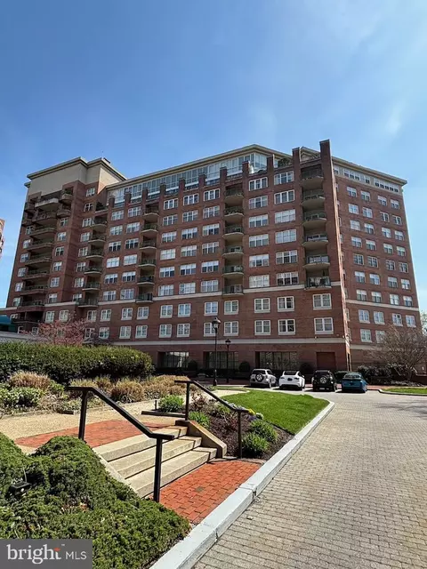 3801 Canterbury Rd #816, Baltimore, MD 21218