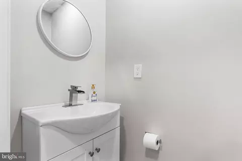 Bath - 640 Melvin Dr, Baltimore, MD 21230 photo 1 of 3