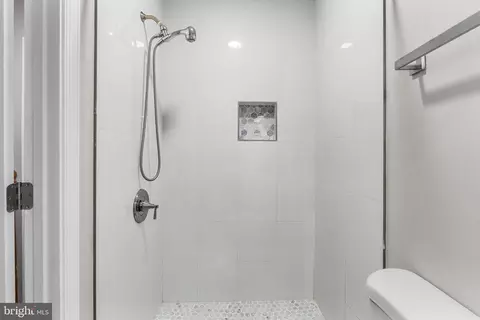 Bath - 640 Melvin Dr, Baltimore, MD 21230 photo 3 of 3