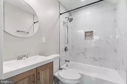 Bath - 640 Melvin Dr, Baltimore, MD 21230 photo 2 of 3