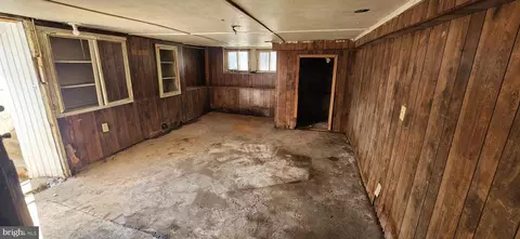 Entry Way - 1746 E Oliver St, Baltimore, MD 21213 photo 6 of 7