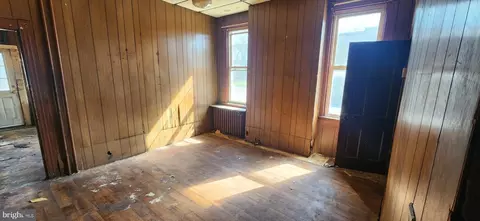Entry Way - 1746 E Oliver St, Baltimore, MD 21213 photo 3 of 7